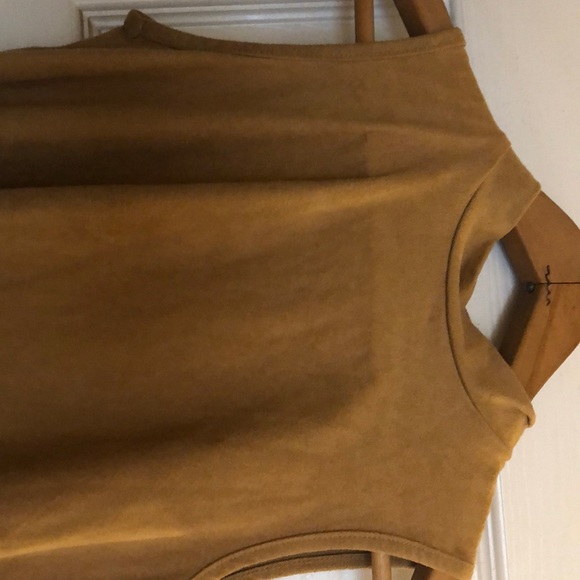 Brown sleeveless top - Picture 2 of 6